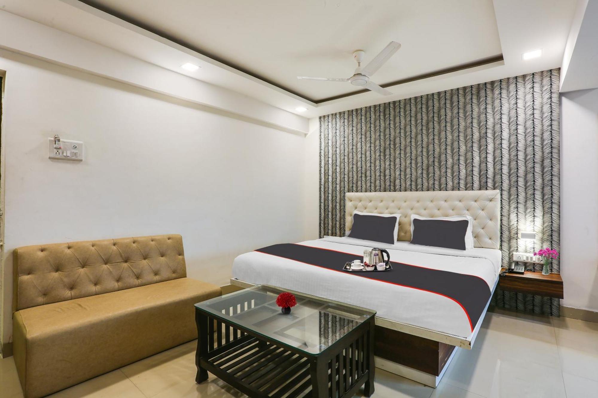 Capital O Arsh Executive Inn Мумбаи Экстерьер фото