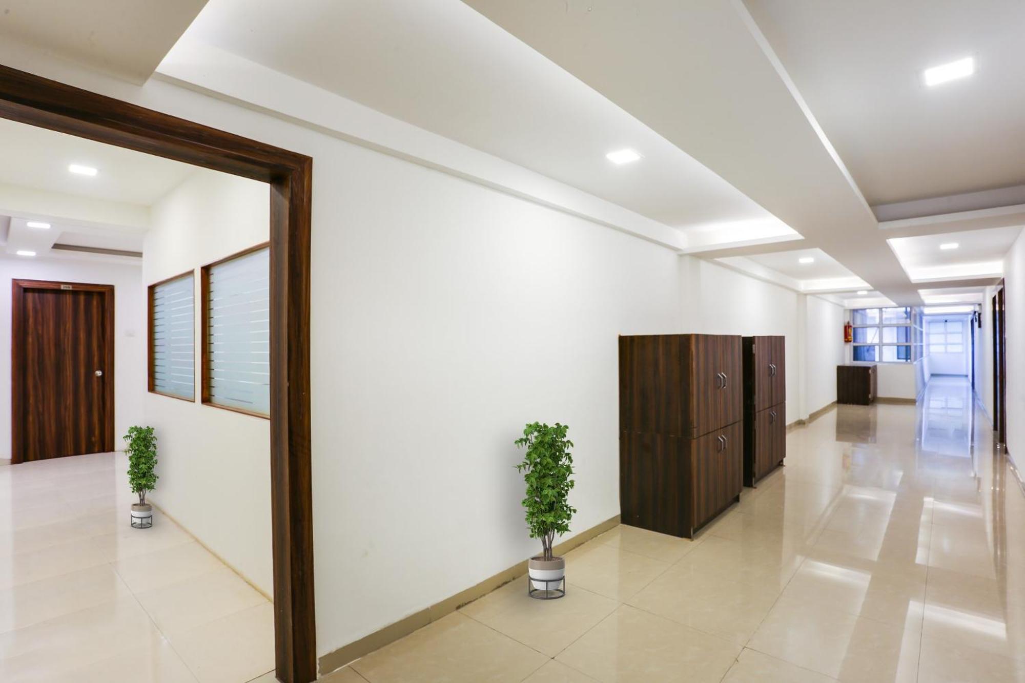 Capital O Arsh Executive Inn Мумбаи Экстерьер фото